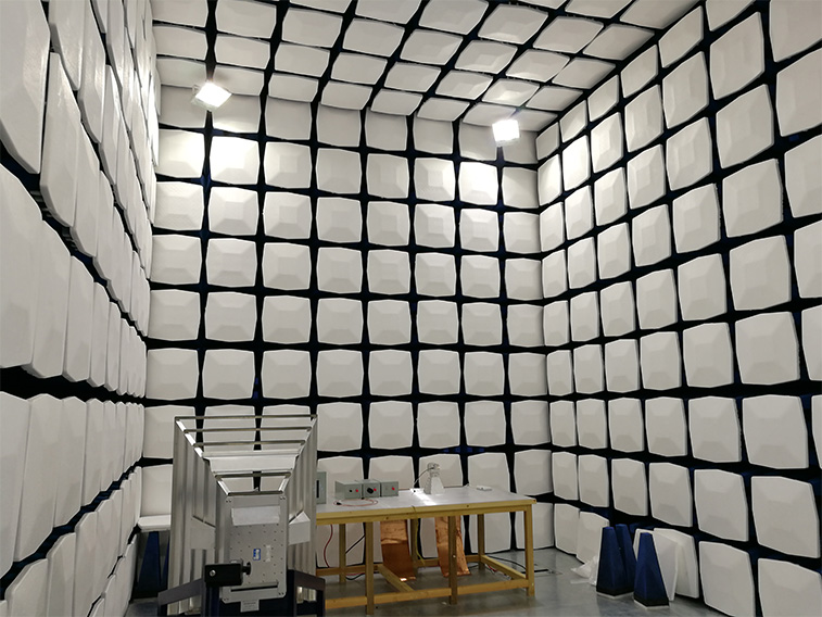 5891614904315156.jpg 電波暗室.jpg